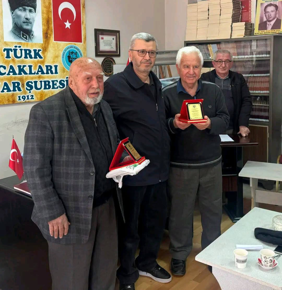 TÜRK OCAKLARI DİNAR ŞUBESİNDEN VEFA ÖDÜLÜ